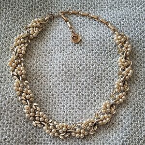 Lisner Vintage Gold Leaf and Pearl Choker Necklace